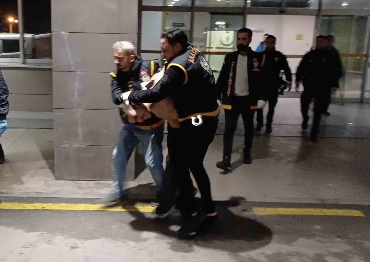 Manisa'da, 19 yaşındaki M.A.İ.A. kız kardeşine şiddet uygulayıp kaynar su