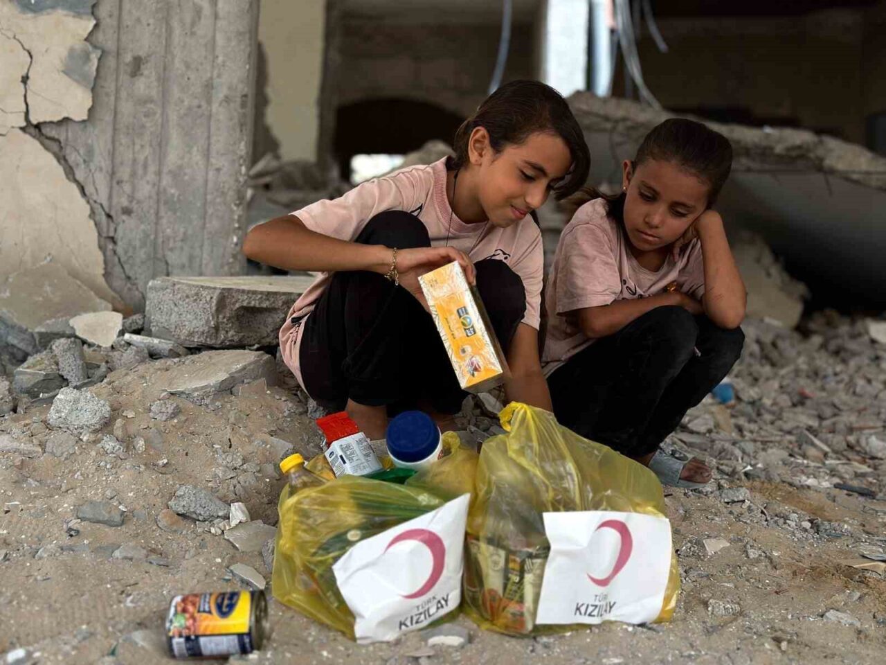 Türk Kızılay, Gazze'de çatışmalar nedeniyle temel ihtiyaçlarını karşılayamayan sivillere gıda
