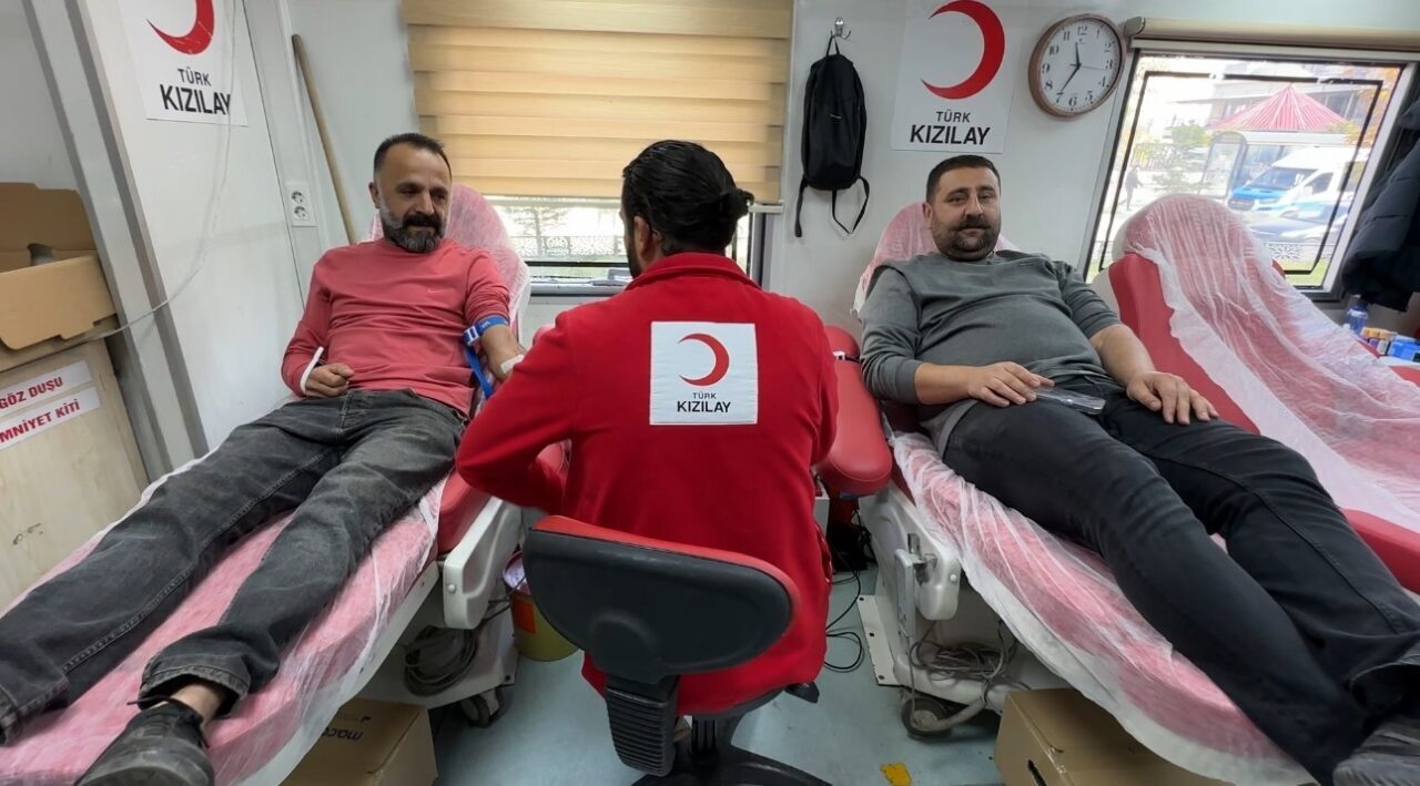 Kızılay Van Kan Bağış Merkezi, Yüksekova'da kan bağışı çağrısında bulundu.