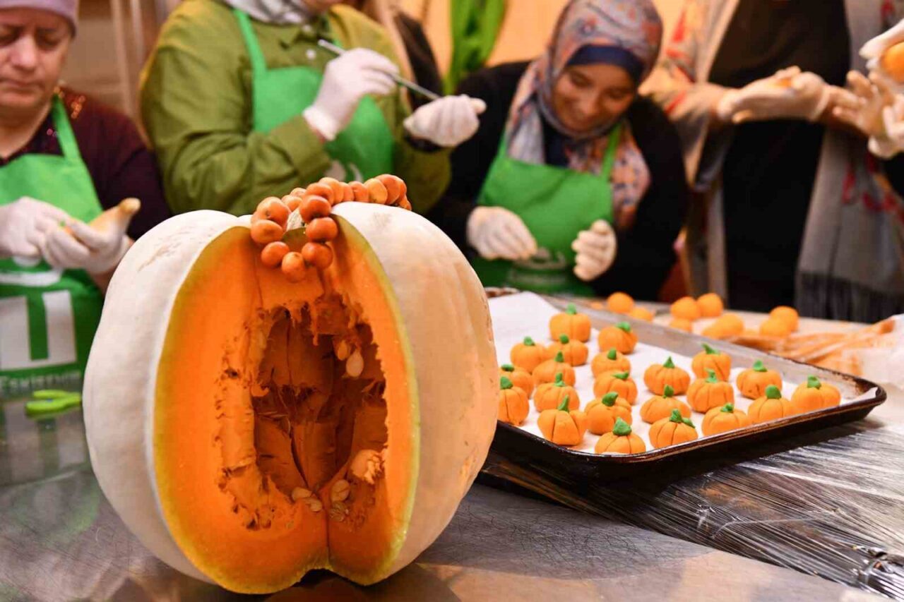 Eskişehir'in Kızılinler Mahallesi'nde düzenlenen 3’üncü Kızılinler Bal Kabağı Panayırı öncesinde,