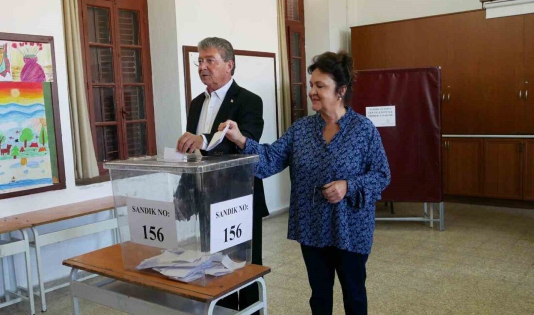 KKTC Başbakanı Ünal Üstel ve eşi Zerrin Üstel, cumhurbaşkanlığı seçimi