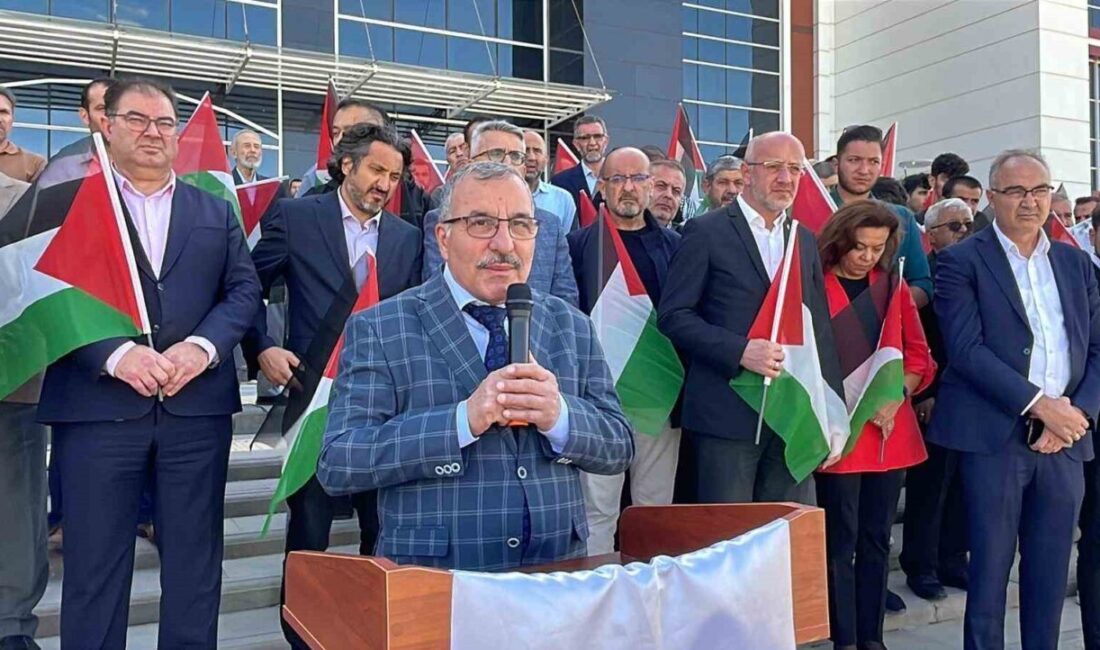 Karamanoğlu Mehmetbey Üniversitesi'nde akademik ve öğrenci topluluğu, Sumud Filosuna destek