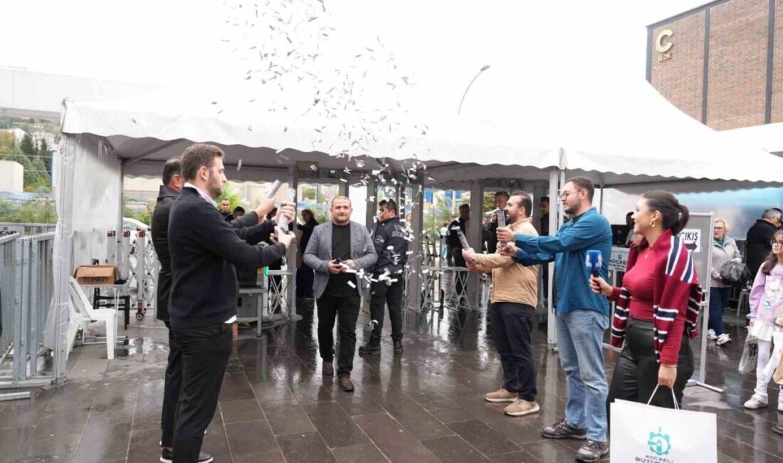 Uluslararası 15. Kocaeli Kitap Fuarı, 1 milyonuncu ziyaretçisi Fuat Uçan'ı