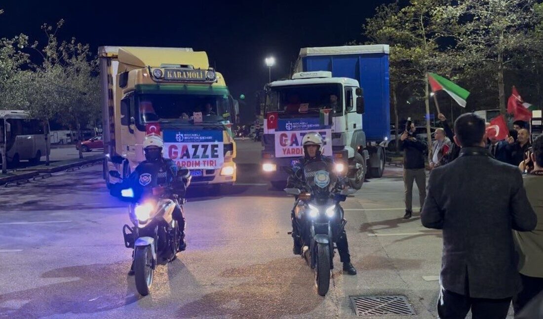 Kocaeli Büyükşehir Belediyesi, Gazze için insani yardım tırlarını dualarla uğurladı Kocaeli Büyükşehir Belediyesi, Gazze'ye insani yardım tırlarını dualarla uğurladı. Başkan