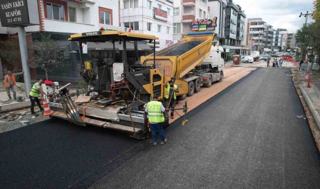 Kocaeli Büyükşehir Belediye Başkanı Tahir Büyükakın, Yahya Kaptan Mahallesi'ndeki Şehit