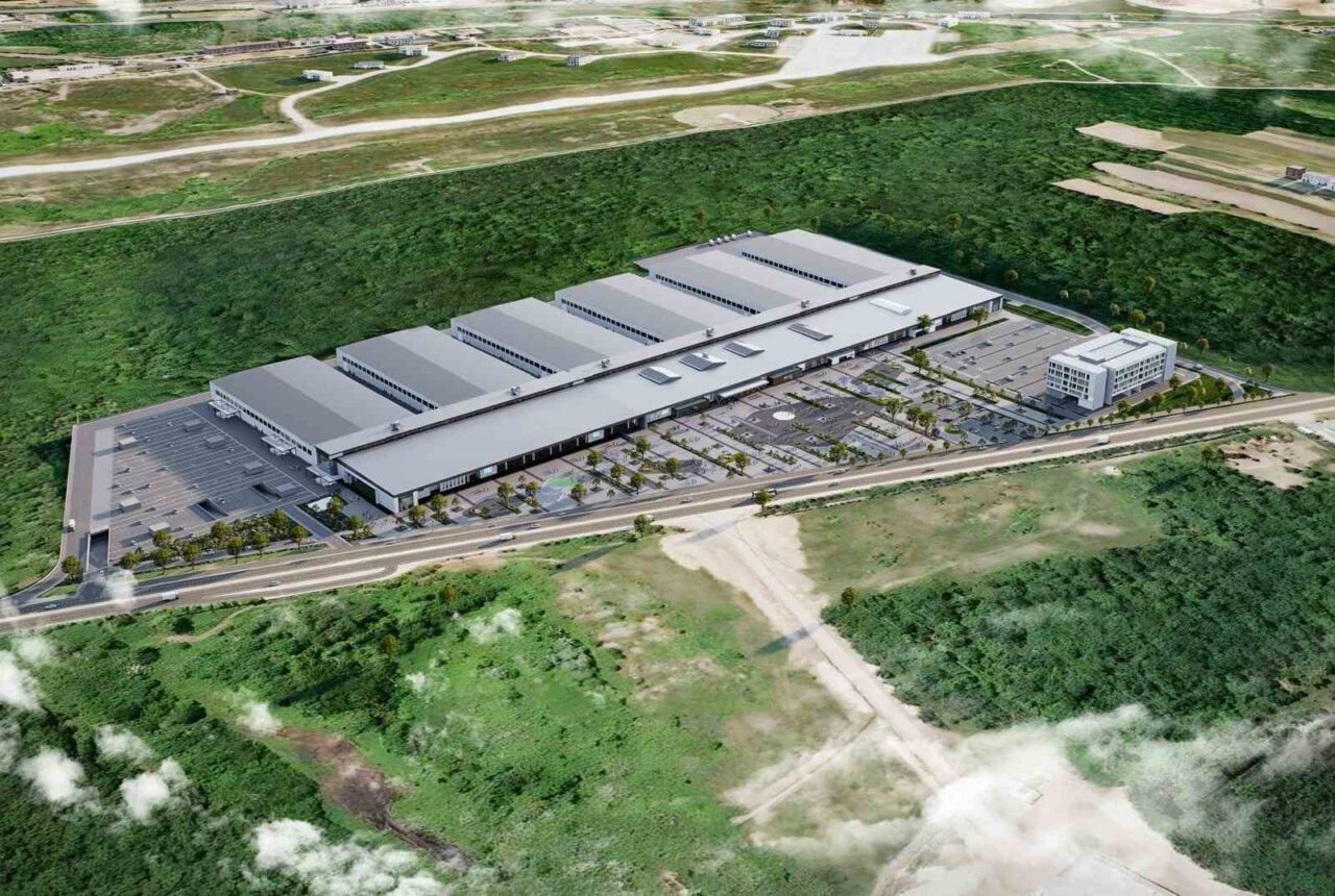 Kocaeli Büyükşehir Belediye Başkanı Tahir Büyükakın, Cengiz Topel Havalimanı'nın yanındaki