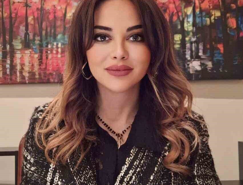 Dijital Bağımlılık Uyarısı: Aileler Ekran Süresine Dikkat Etmeli Türkiye'de internet günlük kullanımı 7 saati aşarken, sosyal medya süresi