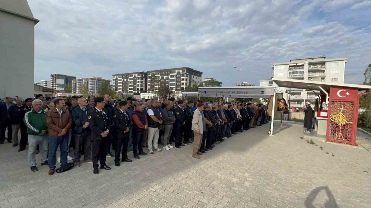 Çanakkale'de, husumetli olduğu komşusu Celal B. tarafından silahla vurularak hayatını