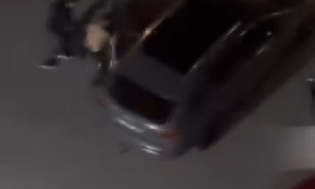 Adana'nın Seyhan ilçesinde komşular arasında bilinmeyen bir sebeple çıkan tartışma,