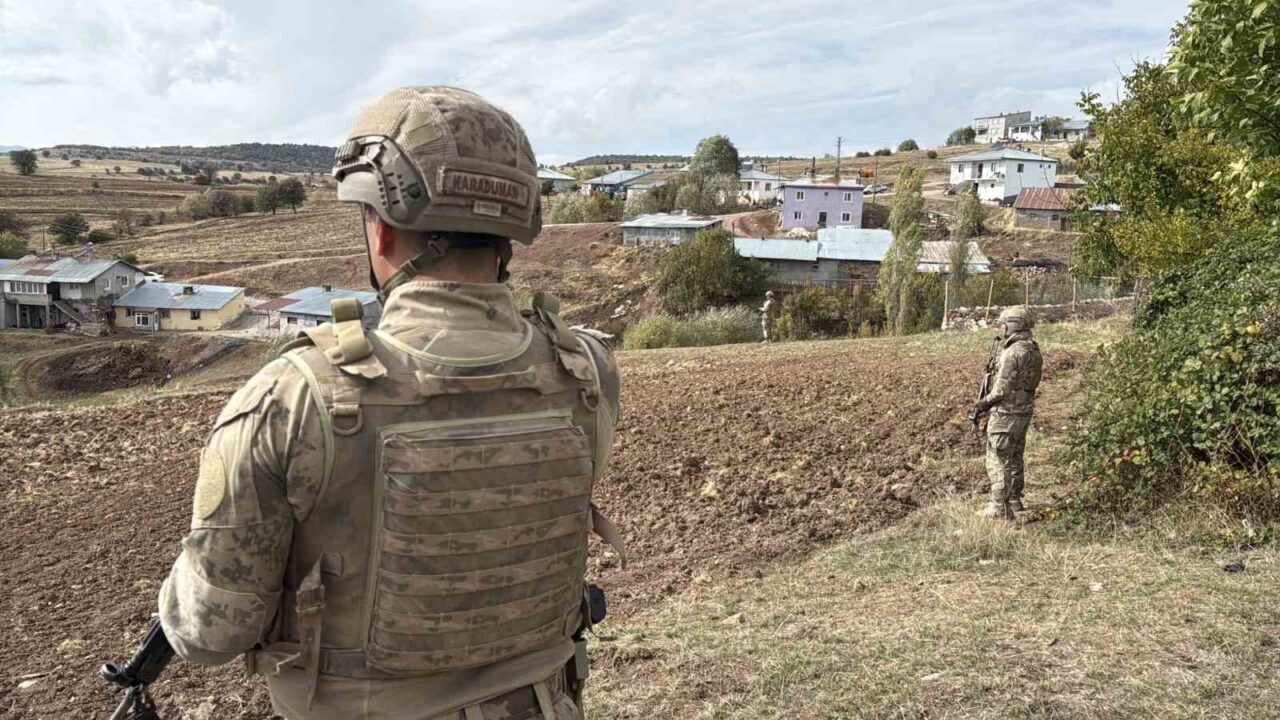 Sivas’ta Arazi Anlaşmazlığı Sonucu Komşusunu Öldüren Zanlı, Jandarmaya Direnirken Yaralı Olarak Yakalandı