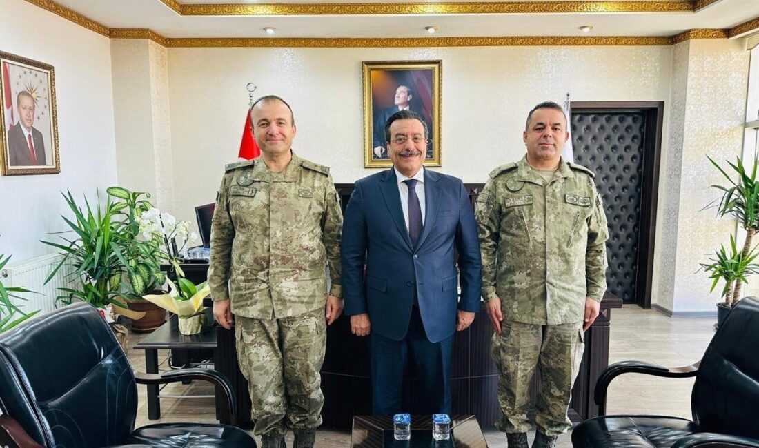 Burhaniye Kaymakamı Atilla, Komando Tugay Komutanı Fidan ve Garnizon Komutanı Kaya’yı Misafir Etti Burhaniye Kaymakamı Cumali Atilla, 19. Komando Tugay Komutanı Tuğgeneral Ergün