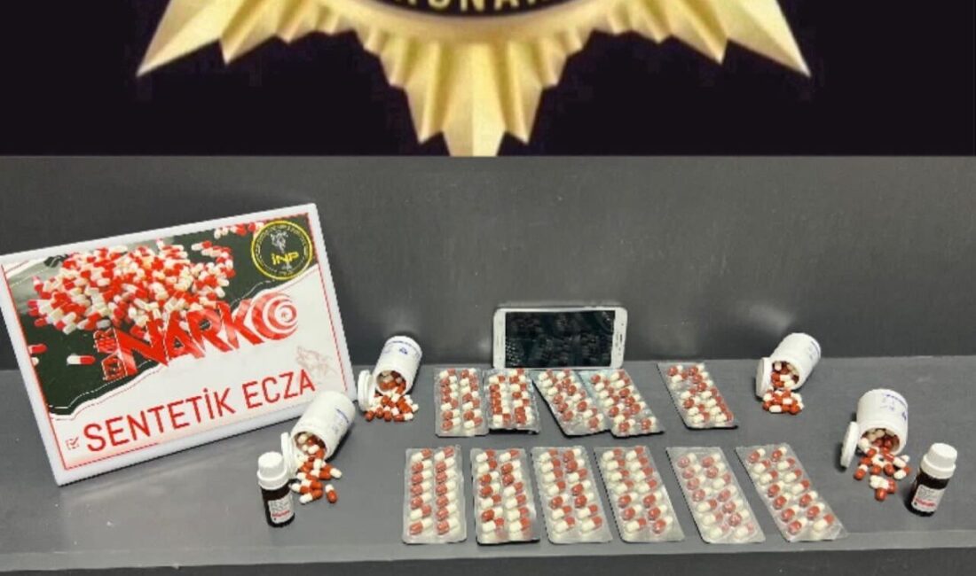 İzmir Konak’ta gerçekleştirilen uyuşturucu operasyonunda 29 gözaltı, 15 tutuklama ve çok sayıda malzeme ele geçirildi İzmir'in Konak ilçesinde gerçekleştirilen narkotik operasyonlarında 11 adreste çok sayıda