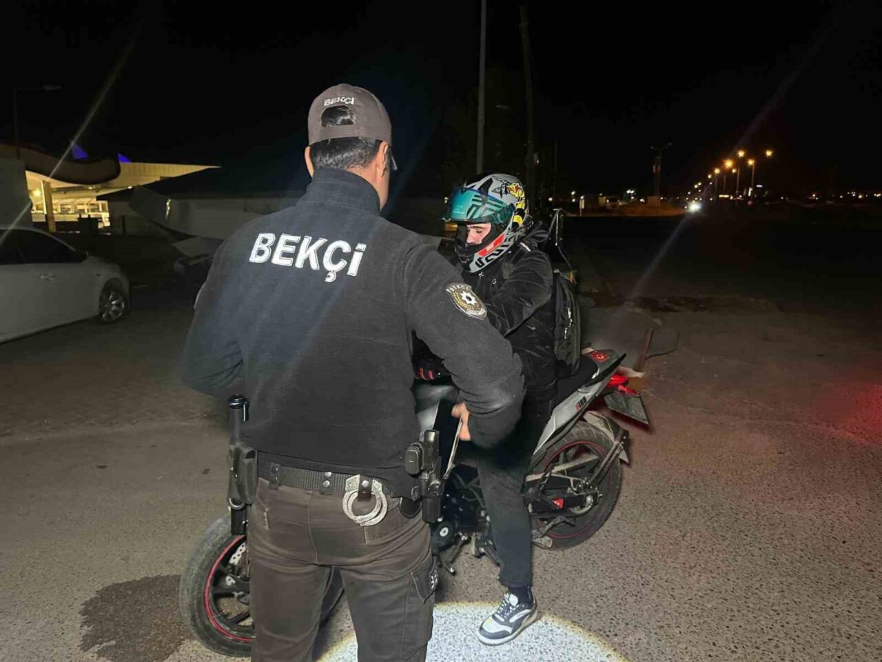 Adıyaman'da depremzedeler için inşa edilen konteyner kentlerde asayiş uygulamaları hız