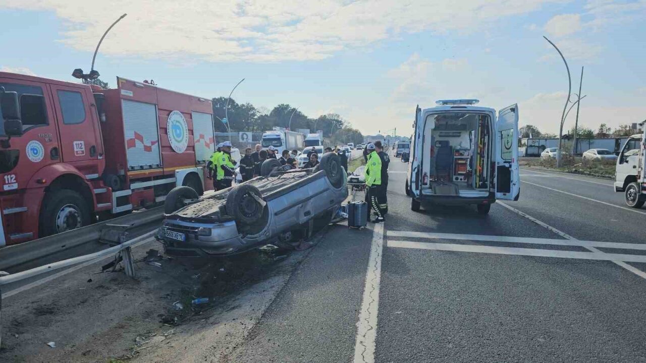 Tekirdağ'ın Çerkezköy ilçesinde H.İ. yönetimindeki otomobil, direksiyon hâkimiyetinin kaybedilmesi sonucu