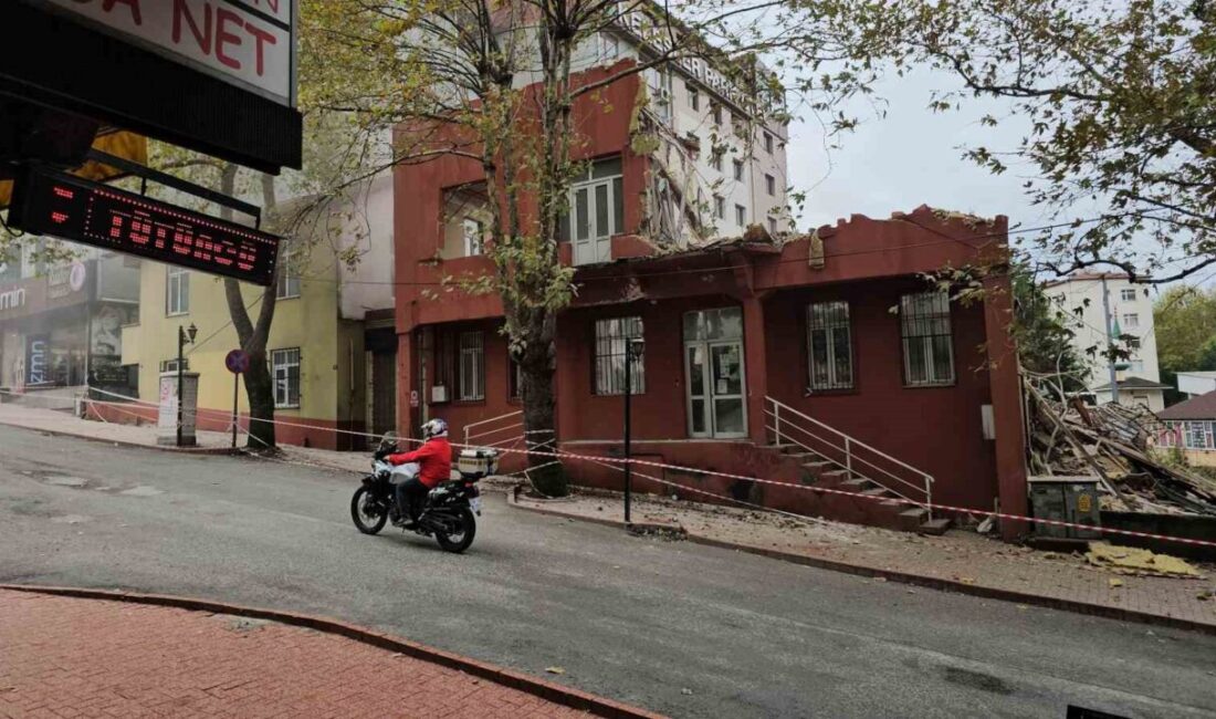 Zonguldak'ın Ereğli ilçesinde, yıkımı süren bir sağlık ocağı alanında bazı