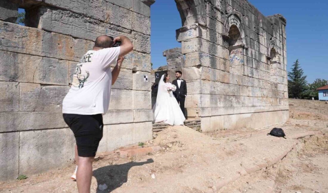 Düzce Belediyesi'nin desteğiyle kazı çalışmaları devam eden Konuralp Antik Tiyatrosu,