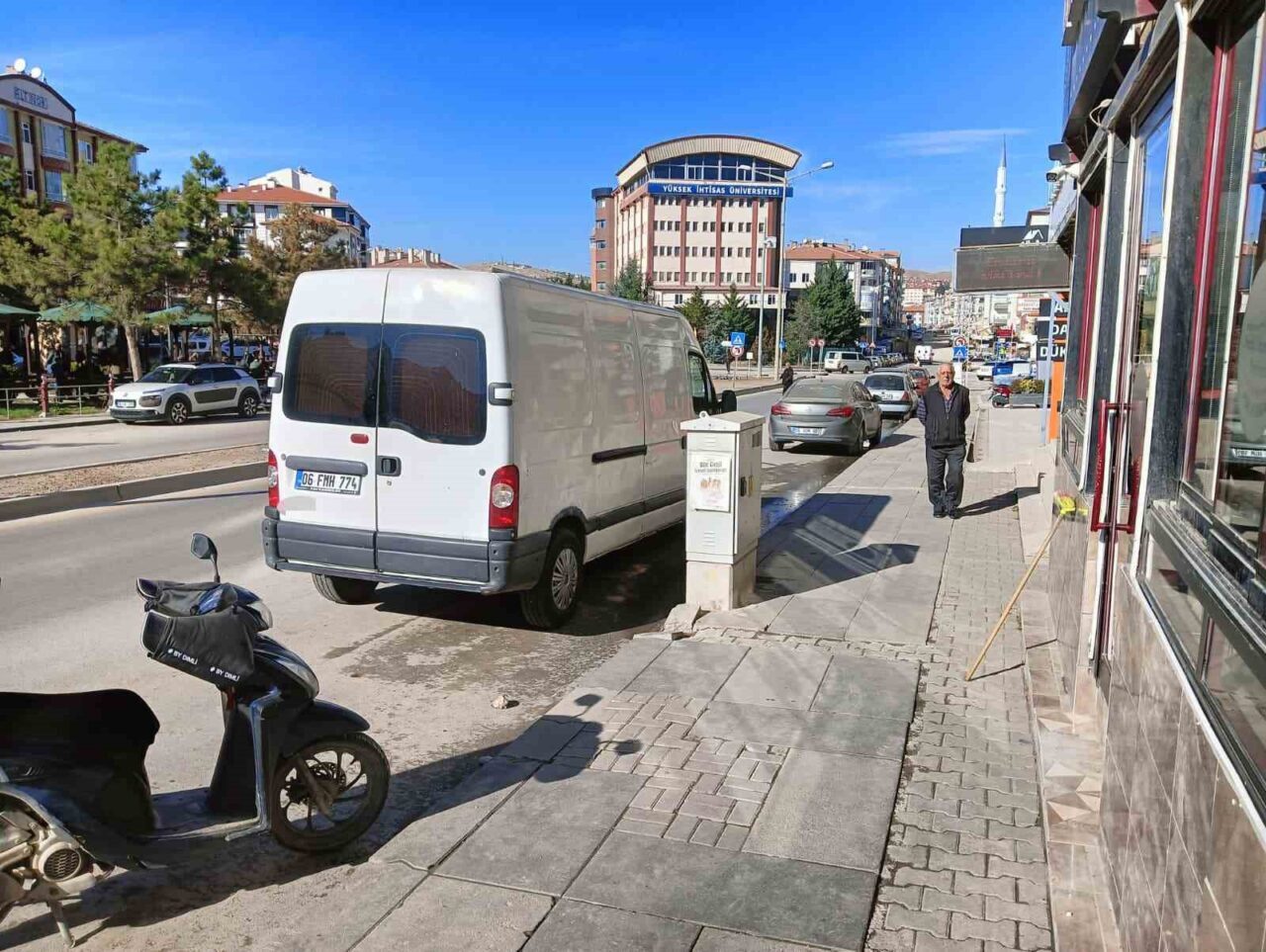 Ankara'nın Keçiören ilçesinde, Y.P. (29), husumetlisinin silahlı saldırısına uğrayarak yaşamını