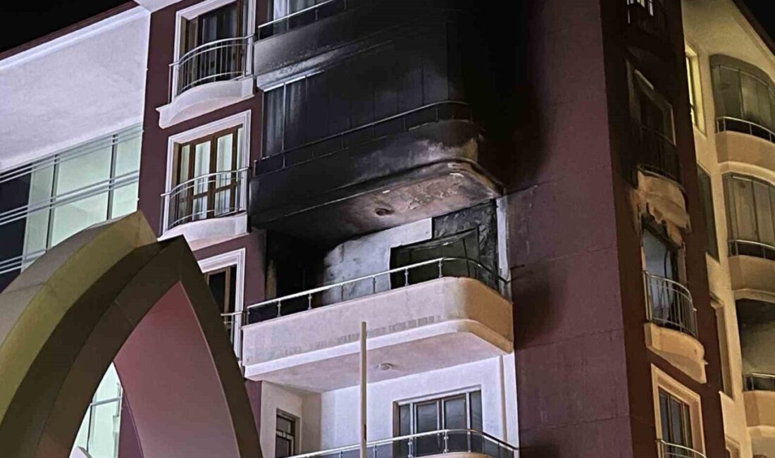 Konya'nın Karatay ilçesinde bir apartmanın dördüncü katında çıkan yangın, yaşlı
