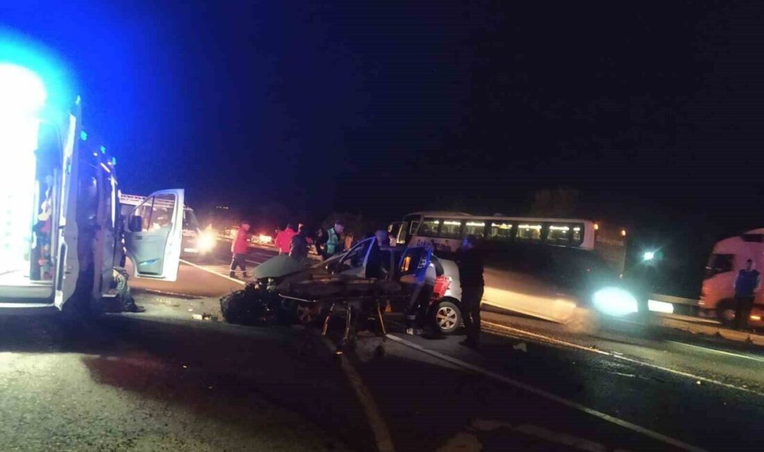 Konya'nın Kulu ilçesinde yolcu otobüsü ve otomobilin çarpıştığı kazada, otomobil