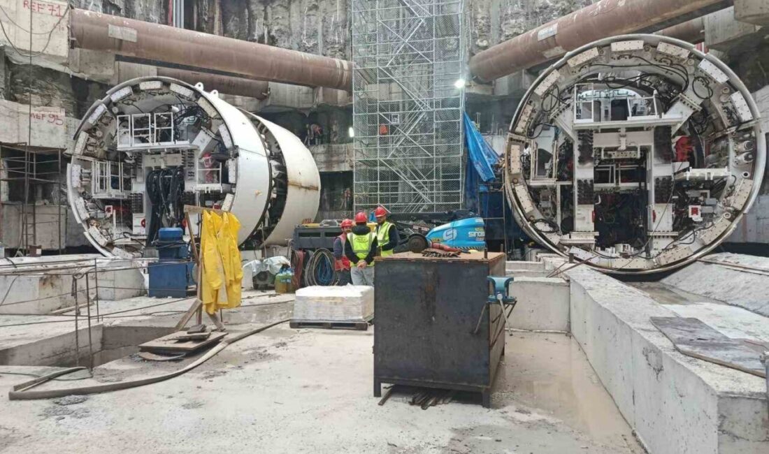 Körfezray Metro Projesi İle İlgili Kazı Çalışmalarında İki Tünel Açma Makinesi Aktif Olarak Görev Yapıyor Kocaeli'de yürütülen Körfezray Metro Projesi'nin 27 kilometrelik ilk etabında, 6