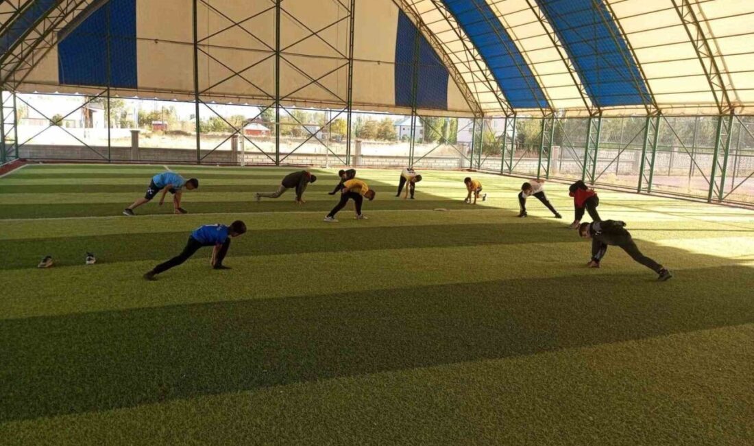 Muş’ta Atletizm Antrenmanları Yoğun Katılımla Devam Ediyor Muş'un Korkut ilçesinde düzenlenen atletizm antrenmanları, gençlerin spora yönlendirilmesi amacıyla