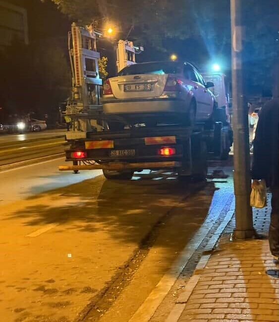 Eskişehir’de Korsan Taşımacılık Yapan 3 Araç Trafikten Men Edildi ve Ceza Kesildi Eskişehir'de korsan taşımacılık yapan üç sürücü, yapılan ihbar üzerine polis