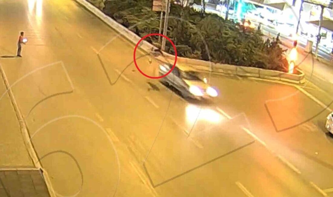 Kırıkkale'de Alparslan Türkeş Bulvarı'nda bir aracın, yolun karşısına geçmeye çalışan
