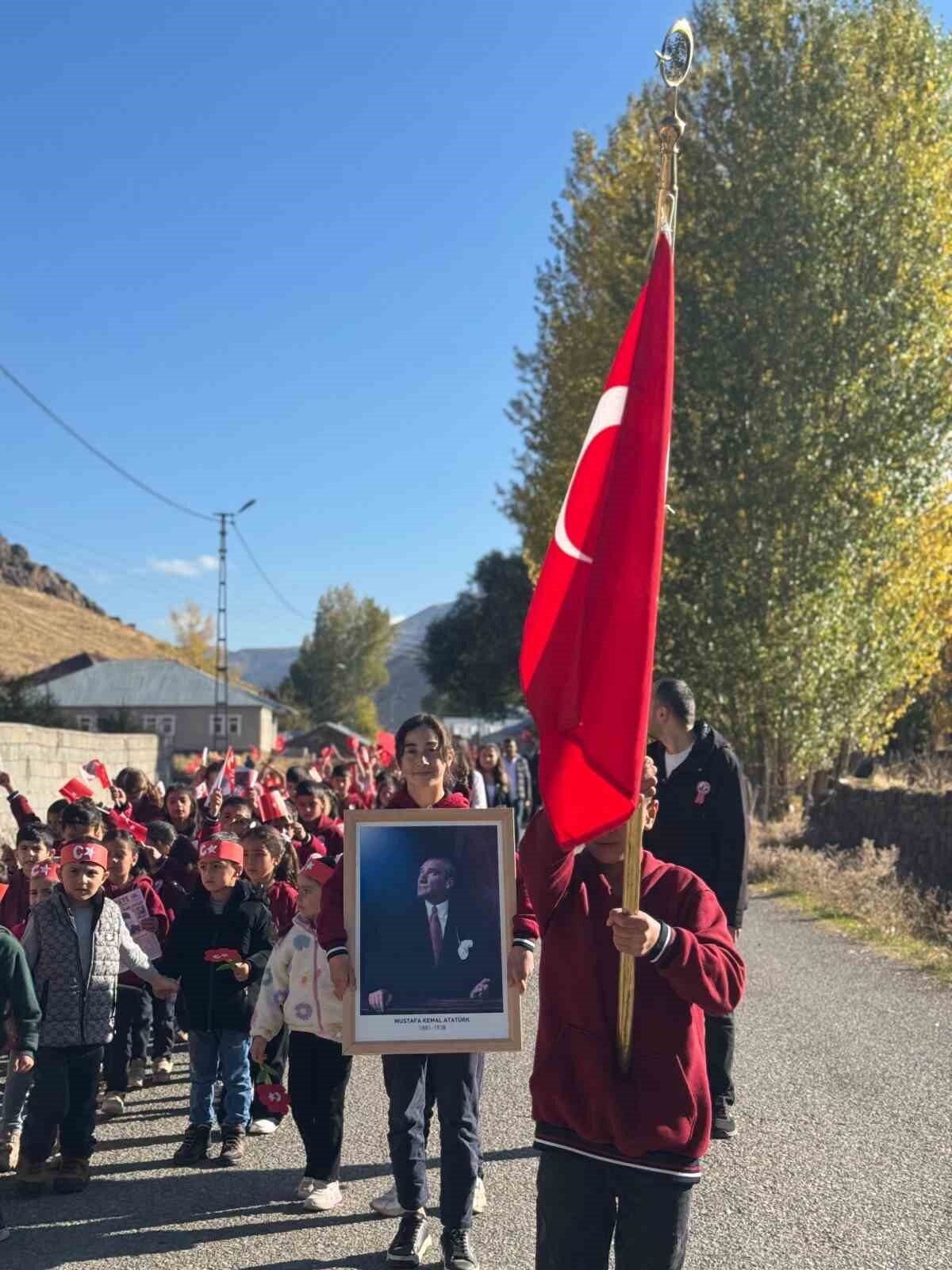 Ağrı'nın Patnos ilçesinde Cumhuriyet'in 102. yılı, Ortadamla İlkokulu ve Ortaokulu