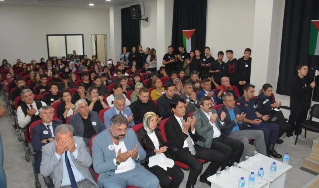 Köyceğiz'deki okullarda, Millî Eğitim Bakanlığı'nın düzenlediği "Soykırıma Hayır!" temalı Filistin