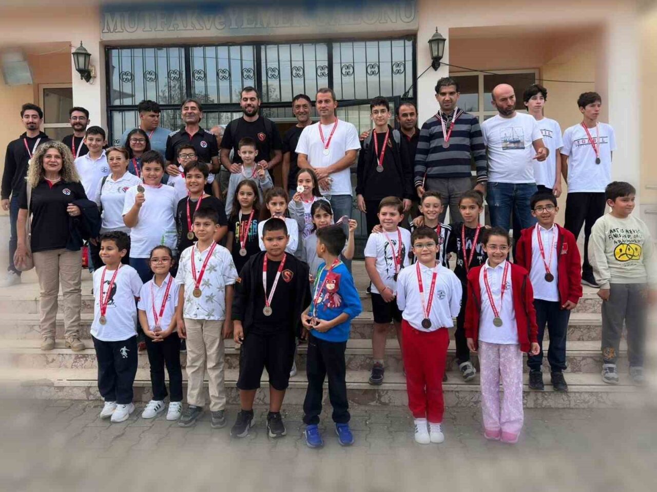 Köyceğiz'de gerçekleştirilen "29 Ekim Cumhuriyet Bayramı Satranç Turnuvası"na İstanbul, İzmir,