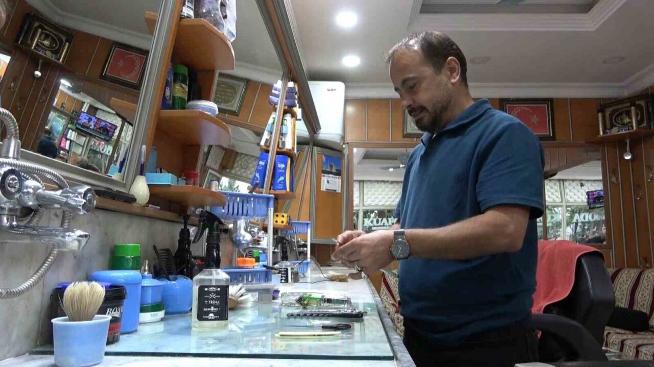 Siirt'te 26 yıllık berber Aydın Ekin, modern tıraş ve fön