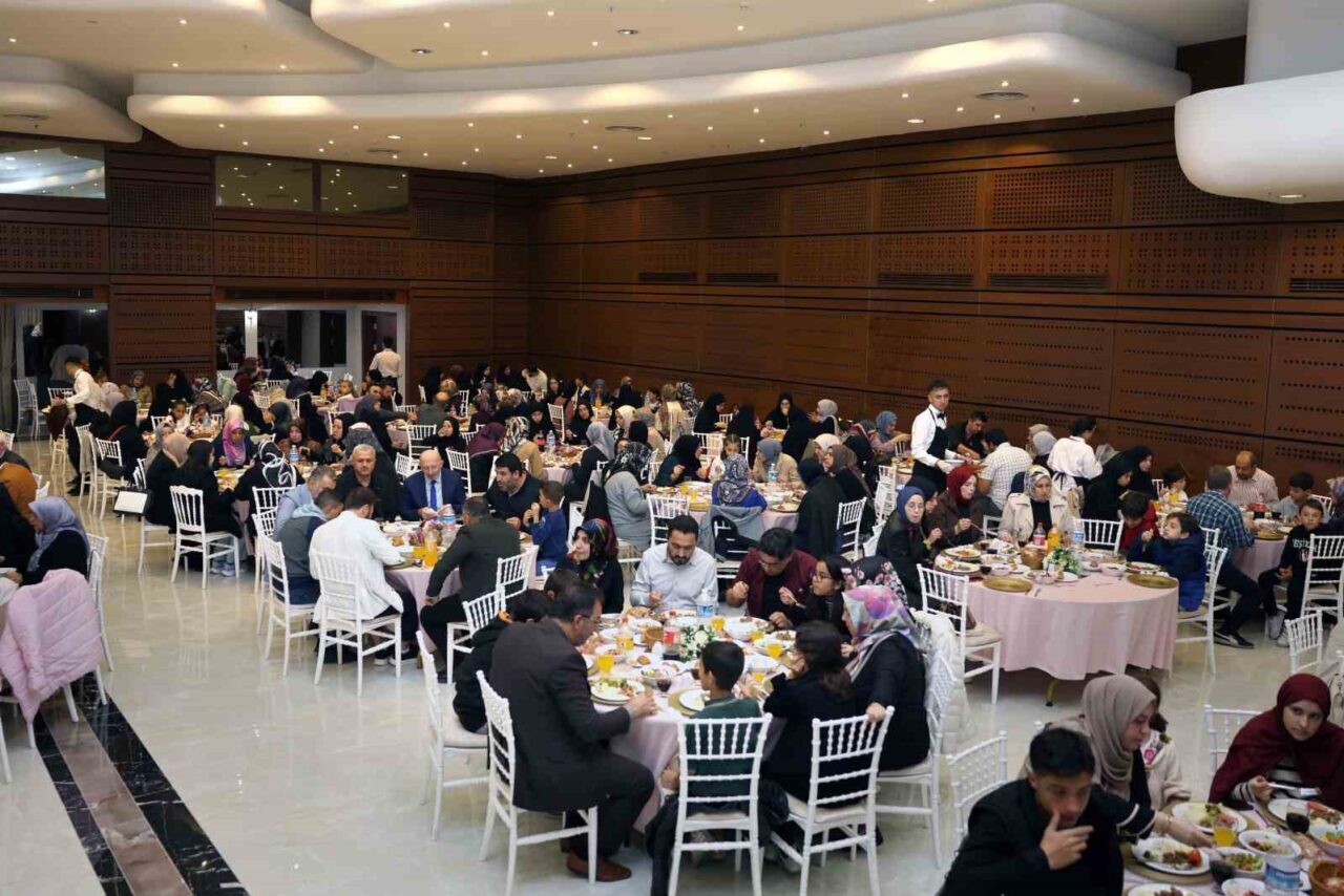 Küçükçekmece Belediyesi, Camiler ve Din Görevlileri Haftası kapsamında bir yemek