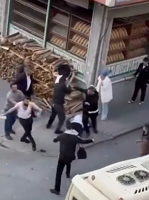 İstanbul Küçükçekmece'de iki aile arasında çıkan tartışma, kavgaya dönüştü. Fırının