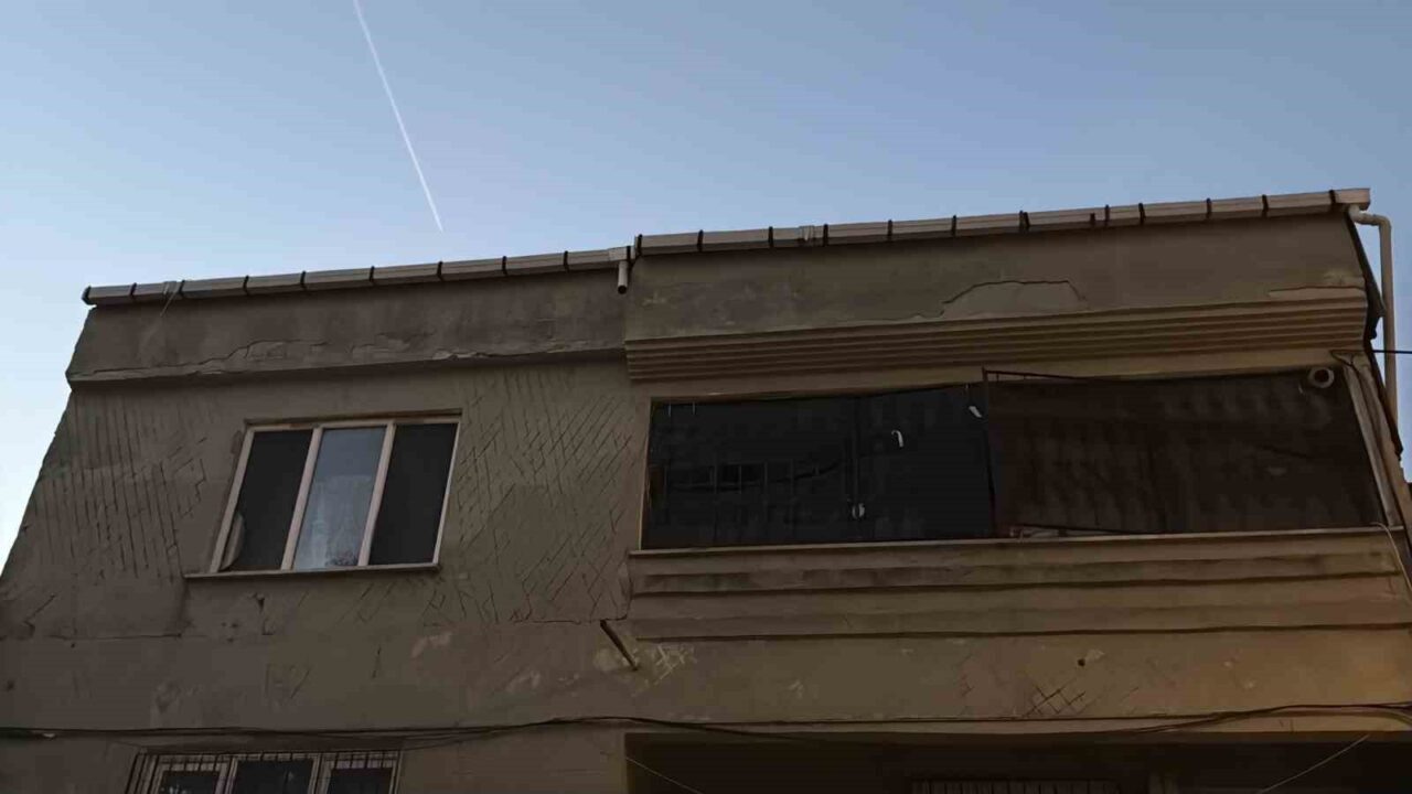 Küçükçekmece Kemalpaşa Mahallesi'nde, yabancı uyruklu şahısların yaşadığı evde sabaha karşı