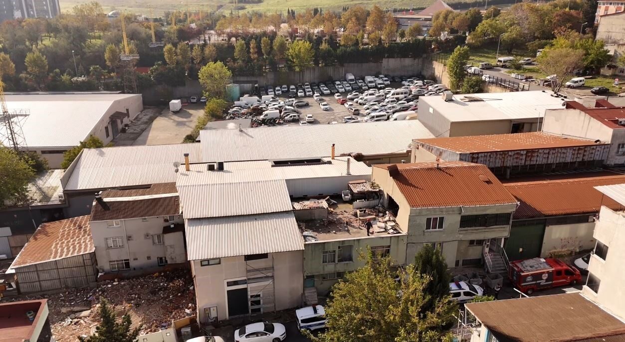 Küçükçekmece ilçesinde sabah saatlerinde bir makarna imalathanesinde meydana gelen patlama