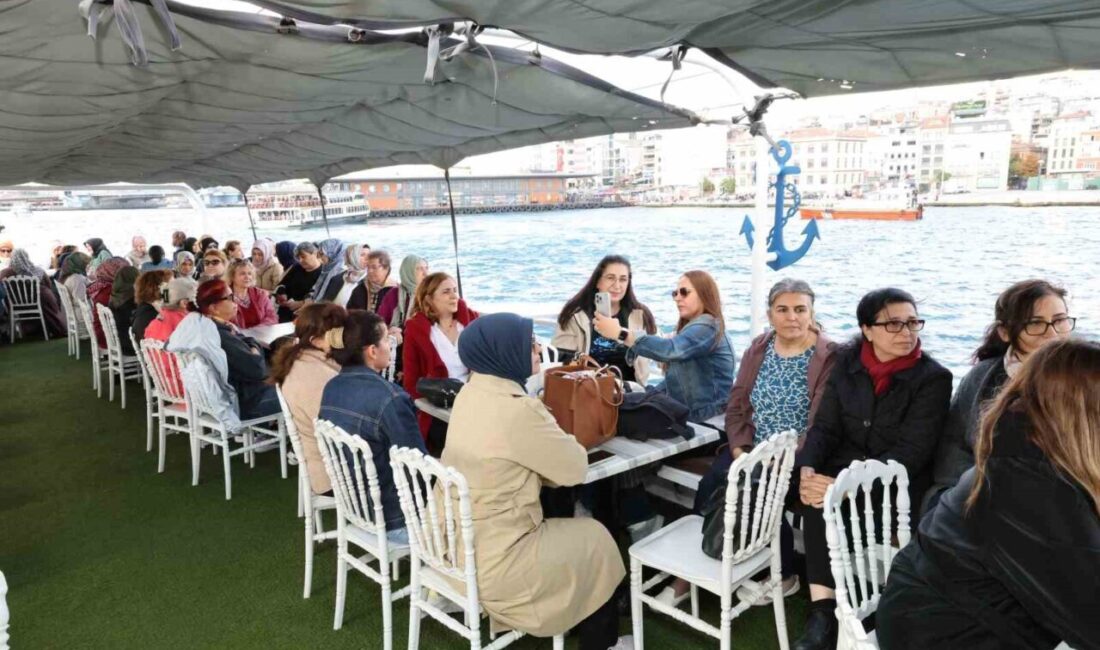 Küçükçekmece Belediyesi, iki bine yakın kadını Boğaz turlarında İstanbul'un tarihi