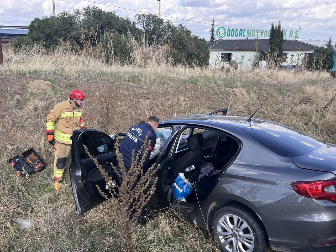 Manisa'nın Kula ilçesinde Adem Ç.'nin kullandığı otomobil, Mesut A.'nın tırına