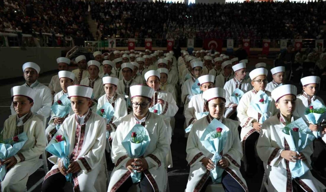 Erzincan’da Hafızlık İcazet Töreni: 163 Öğrenci Diplomasını Aldı Erzincan'da düzenlenen Hafızlık İcazet Töreni'nde 163 öğrenci diplomasını aldı. Programa