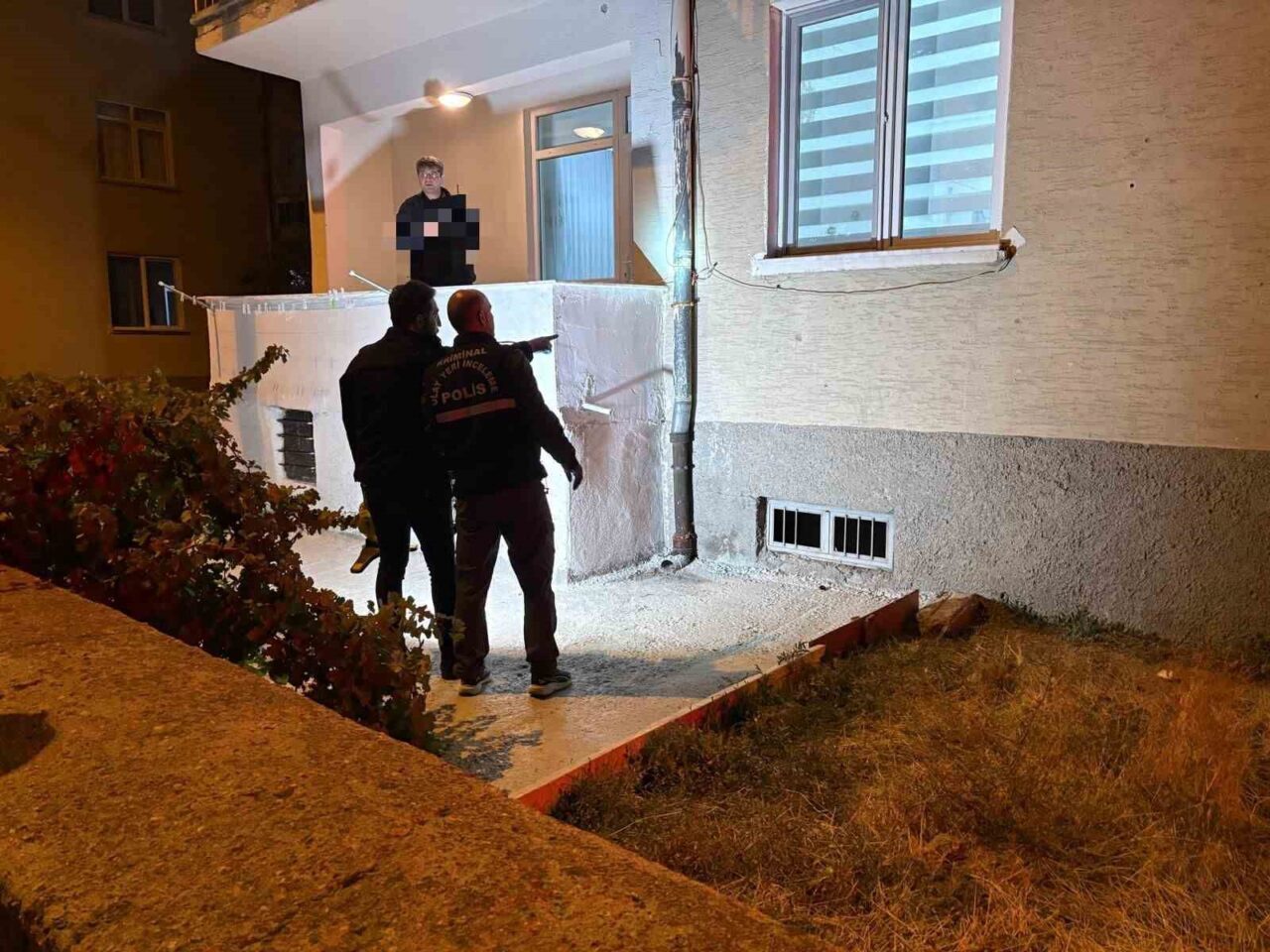 Kayseri’nin Melikgazi ilçesinde, T.B.’nin evine kimliği belirsiz kişilerce açılan ateş