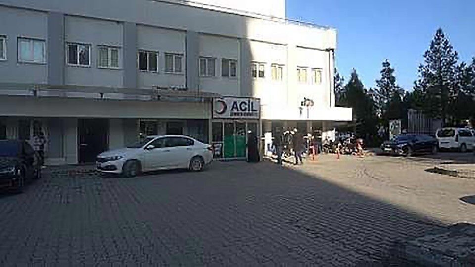 Siirt’in Kurtalan ilçesinde, direksiyon hakimiyetini kaybeden bir motosiklet devrildi. Kazada
