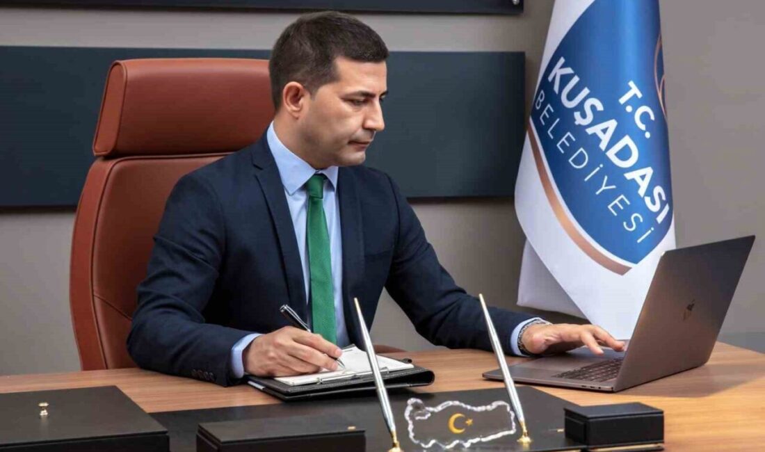 Kuşadası Belediye Başkanı Ömer Günel’den Gazetecilere Yapılan Saldırıya Sert Tepki Kuşadası Belediye Başkanı Ömer Günel, Efeler'deki gazeteci saldırısını kınayarak, olayın