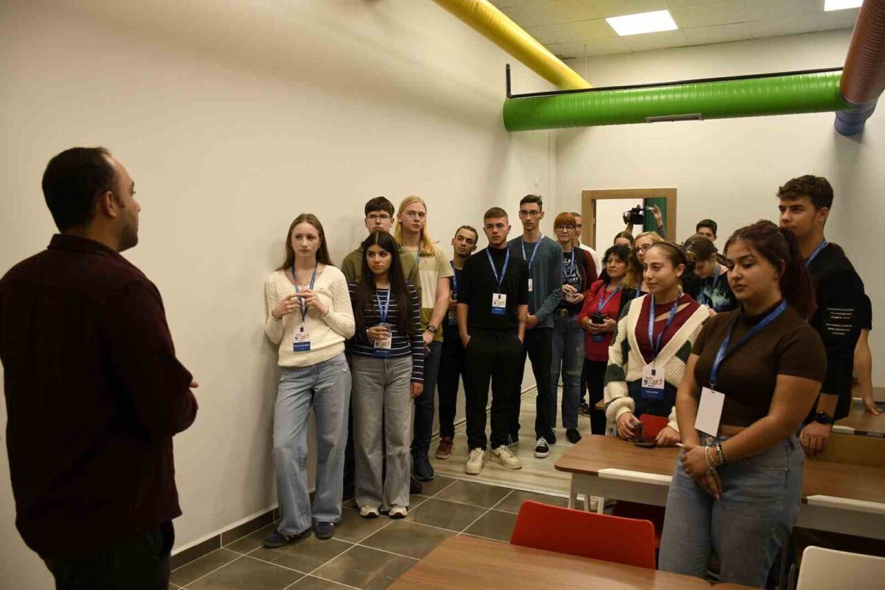 Kuşadası Belediyesi, Türkiye ve 7 ülkeden 36 öğrenciyle 'Kuşadası Kardeş