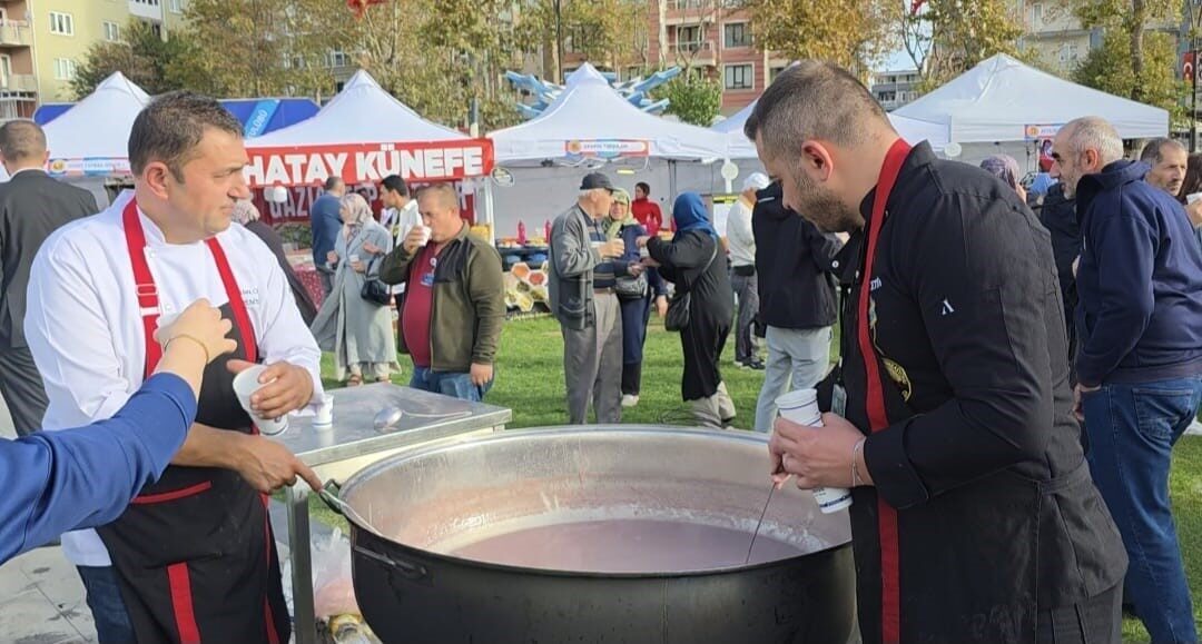 Kütahya Belediyesi'nin düzenlediği 2. Kütahya Gastronomi Festivali, belediye bahçesinde başladı.