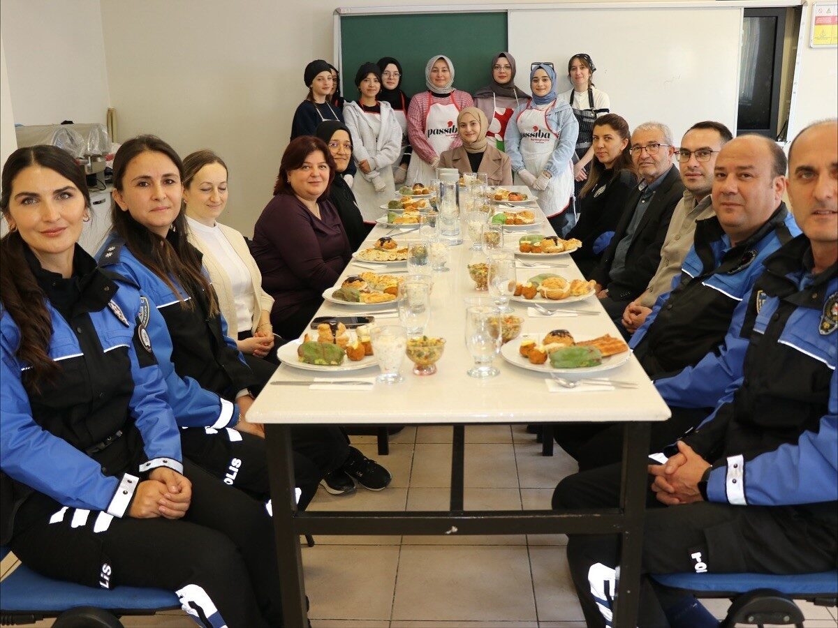 Kütahya İl Emniyet Müdürlüğü, "Dumlupınar’da Parlayan Yıldızlar" projesi kapsamında düzenlenen