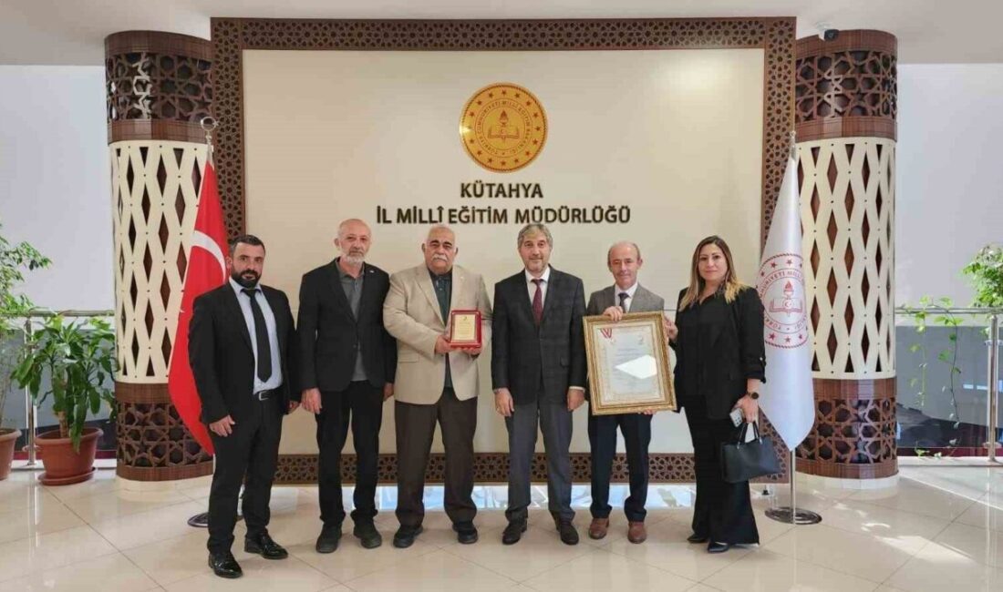 Kütahya İl Milli Eğitim Müdürlüğü, Türk Kızılay’dan “Kurumsal Kan Bağışçısı Altın Ödülü” aldı Kütahya İl Milli Eğitim Müdürlüğü, Türk Kızılay Derneği'nden "Kurumsal Kan