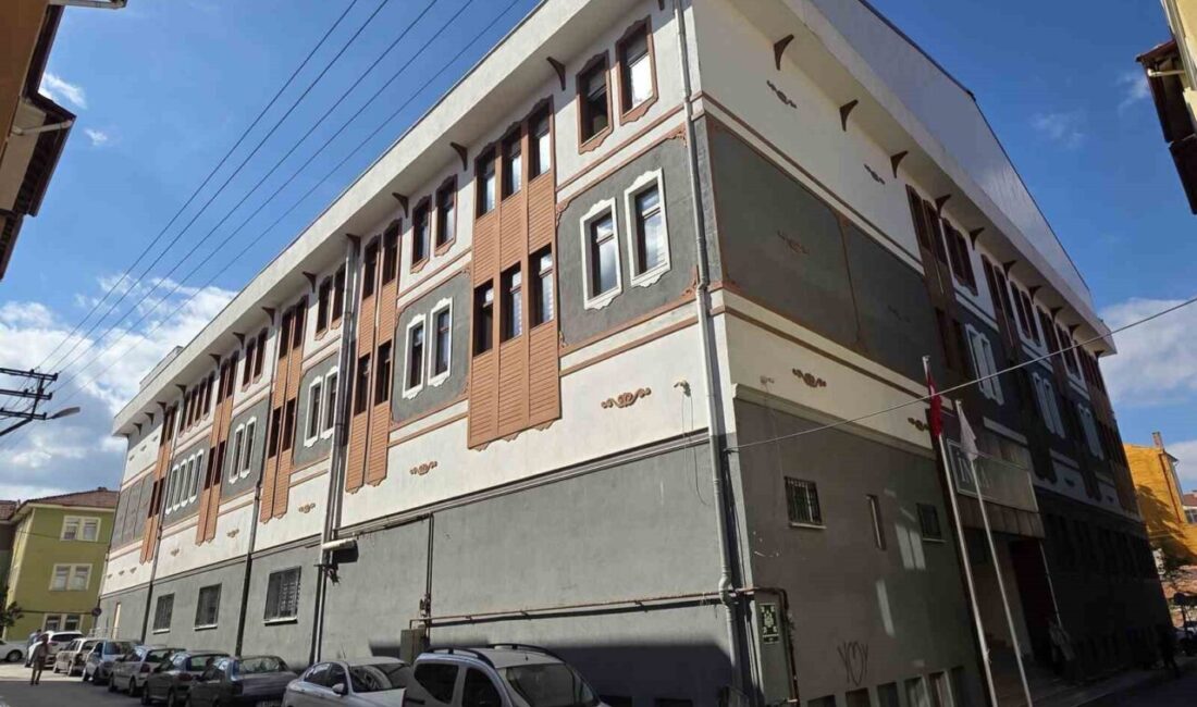 Kütahya İl Sağlık Müdürü Doç. Dr. Ensar Durmuş, depreme dayanıksız