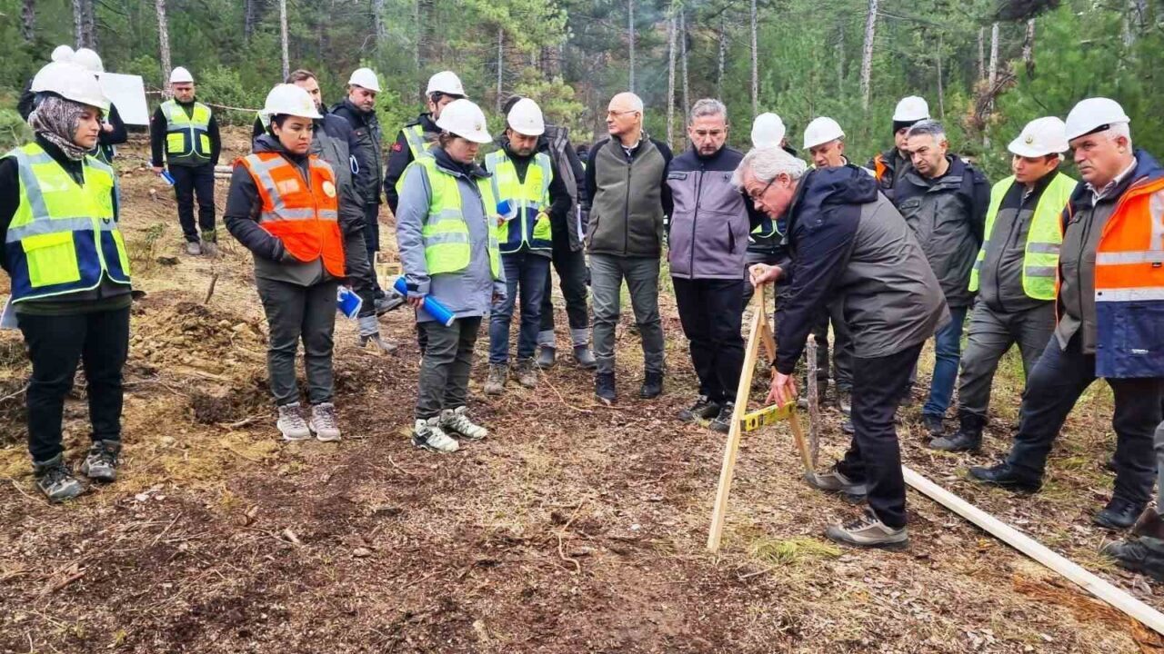 Kütahya Orman Bölge Müdürlüğü'nde "Silvikültürel Uygulamalar" eğitimi yapıldı. Orman Bölge