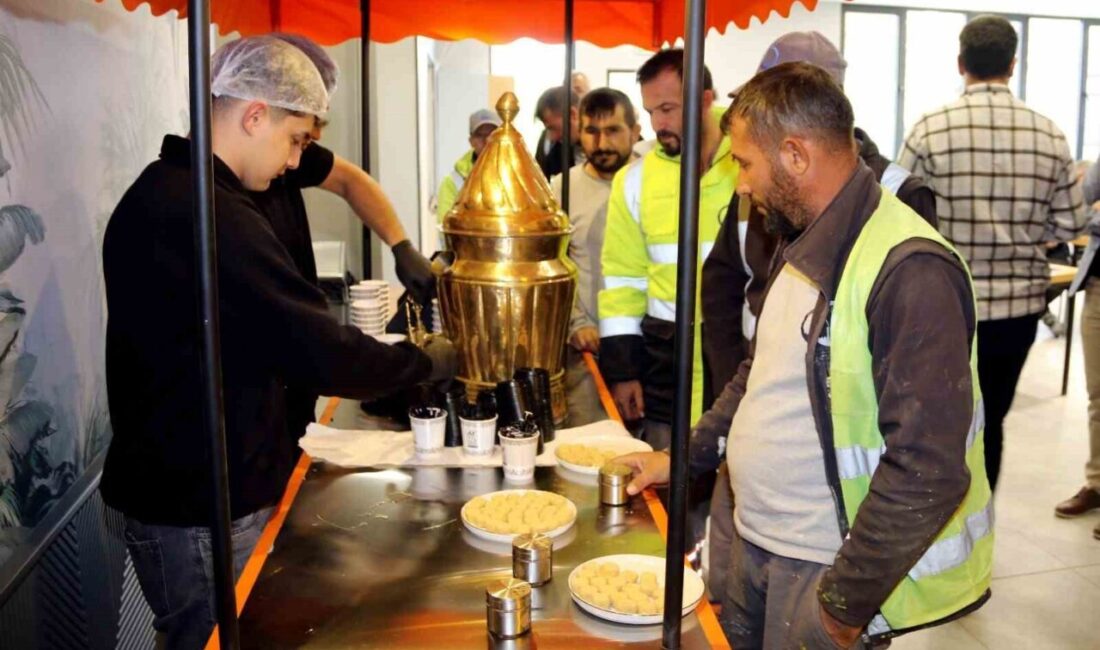 Kütahya Organize Sanayi Bölgesi’nde Personel Motivasyonuna Yönelik Sahlep İkram Etkinliği Düzenlendi Kütahya Organize Sanayi Bölgesi Müdürlüğü, çalışanların iş yoğunluğundan uzaklaşması için