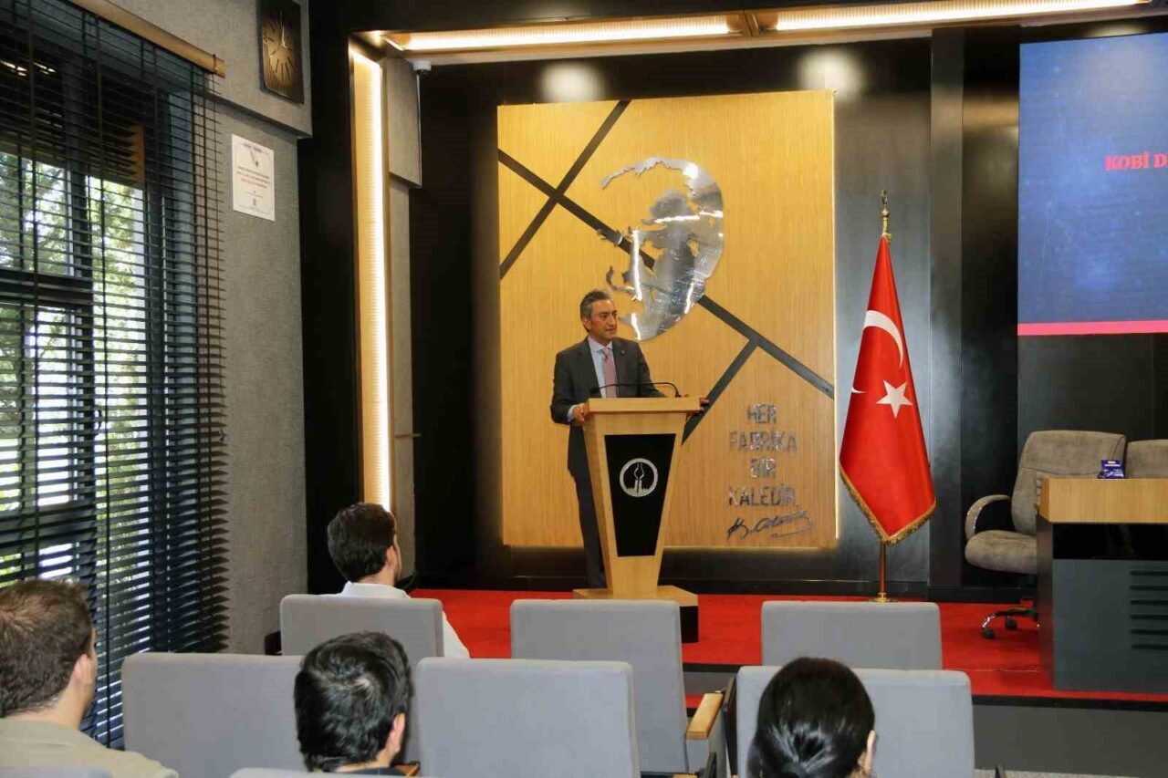 Kütahya Organize Sanayi Bölgesi'nde "Üretimde Dijital Dönüşüm Çözümleri" semineri düzenlendi.