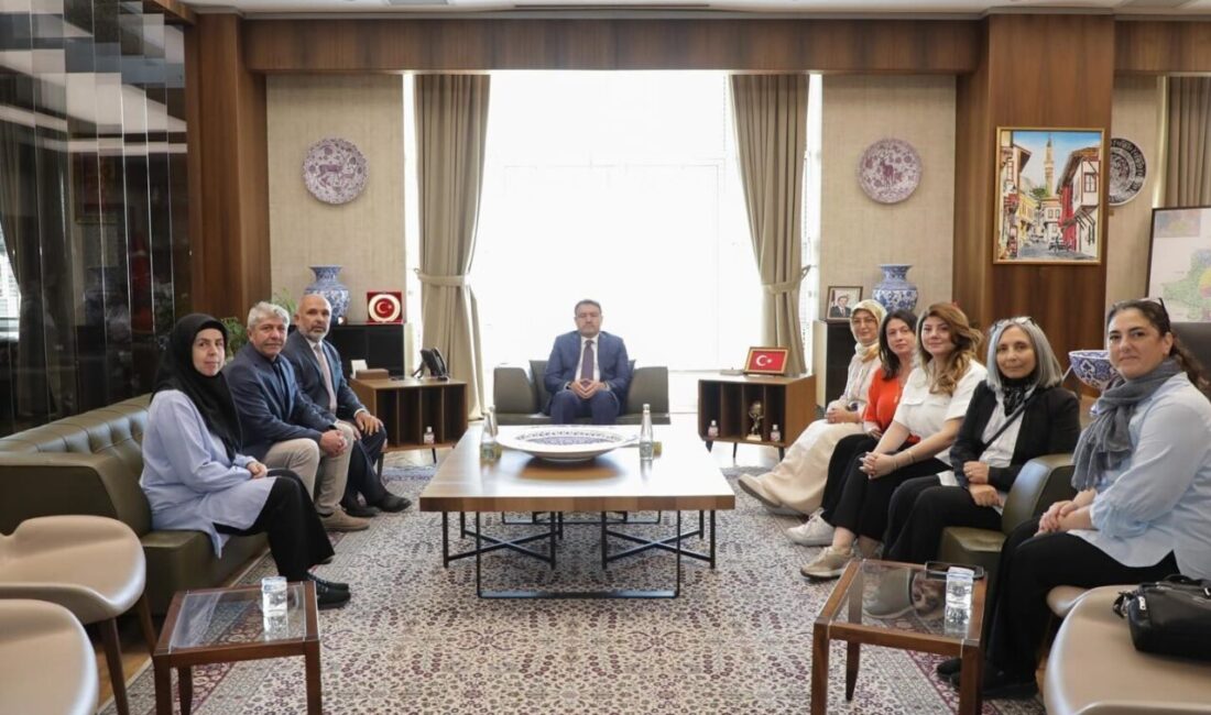 Kütahya Valisi Musa Işın, Frankfurt Türk Kültür Merkezi'nde düzenlenen Çini